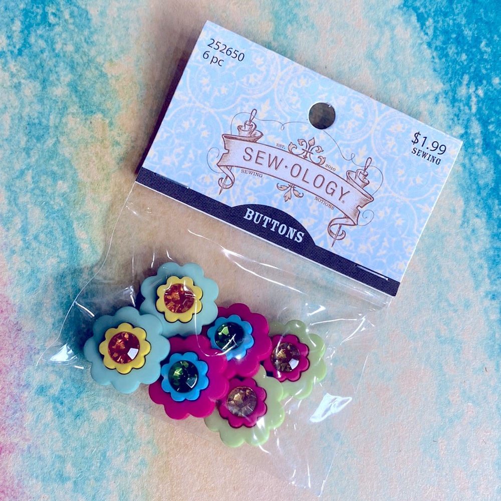 New Sealed Sew-Ology 2010 Collection Sewing Notions Flowers Buttons 6 Count !!